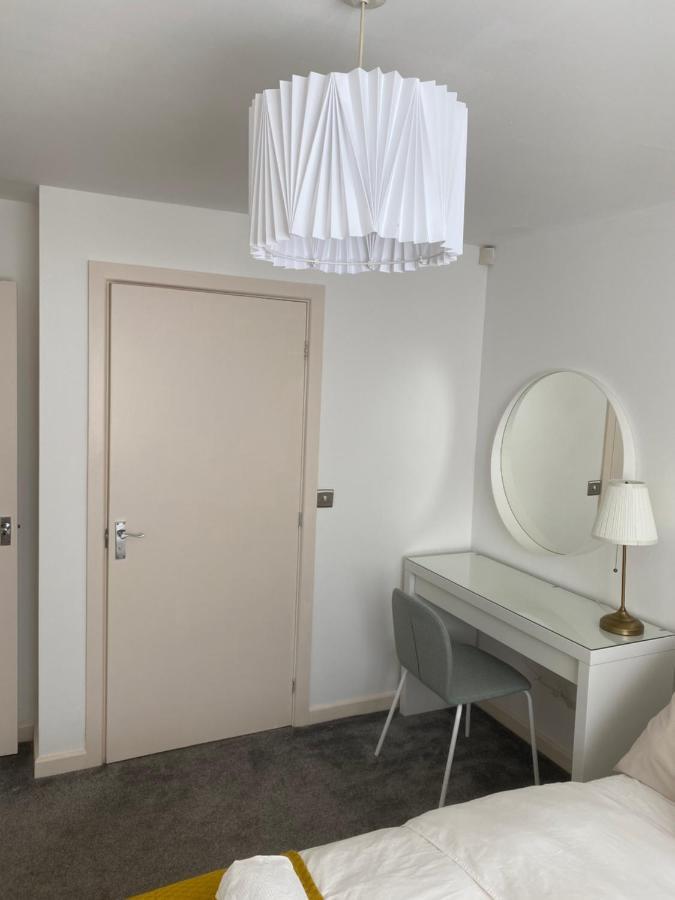 Marine Viewing 2 Bedrooms Flat Manchester Exterior photo