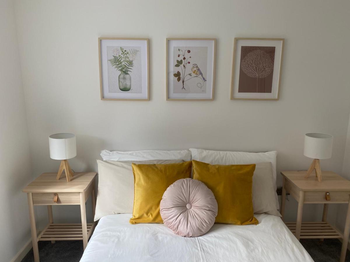 Marine Viewing 2 Bedrooms Flat Manchester Exterior photo